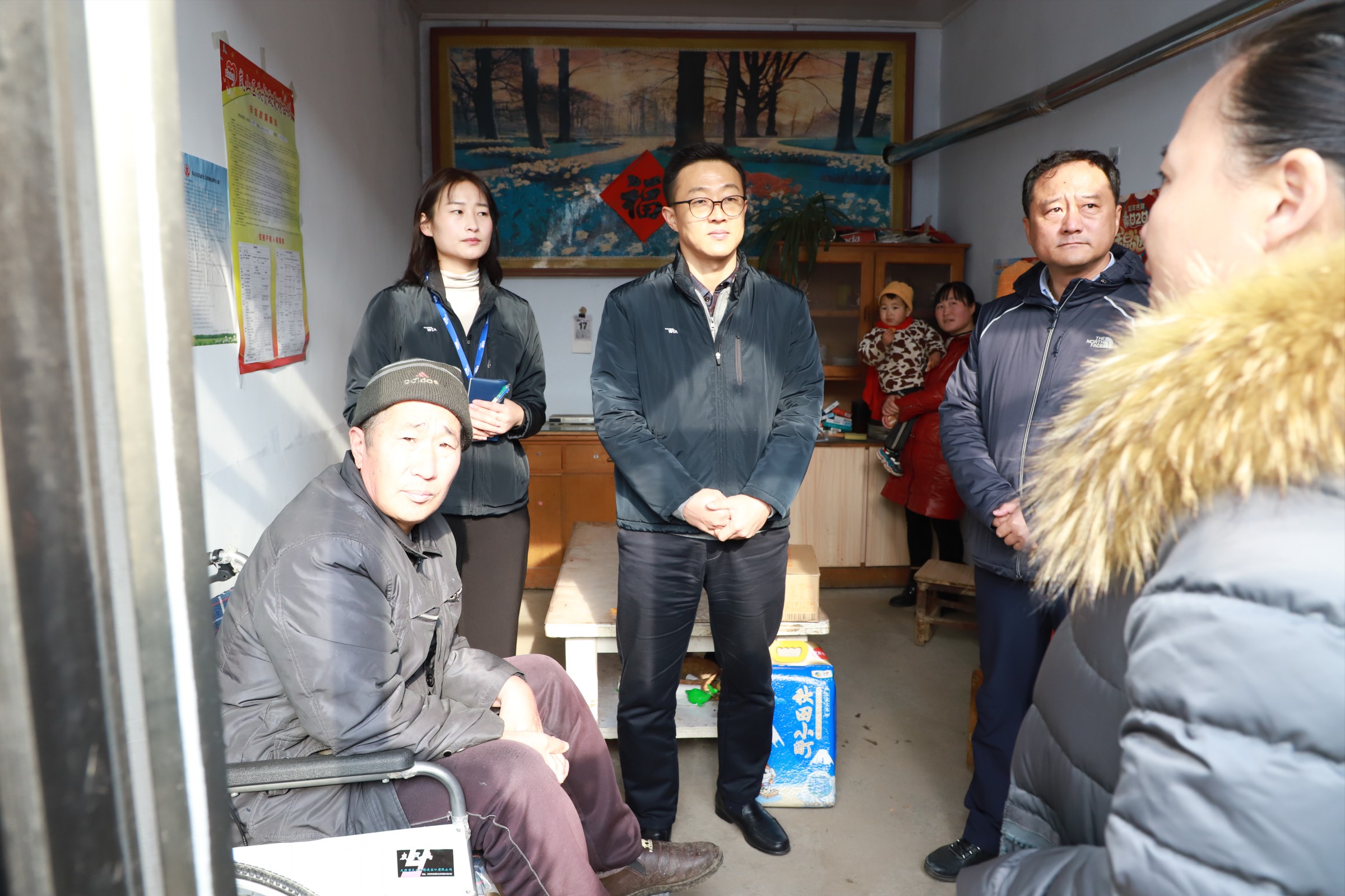 山东现代威亚开展元旦村居走访慰问活动